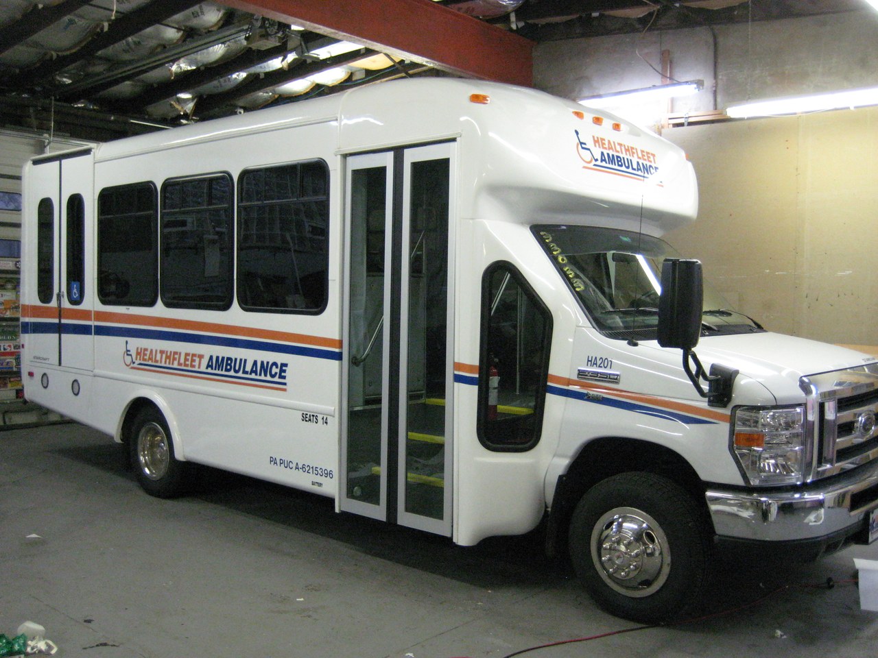 Healthfleet Ambulance Starcraft 14 Seat Bus Full Side