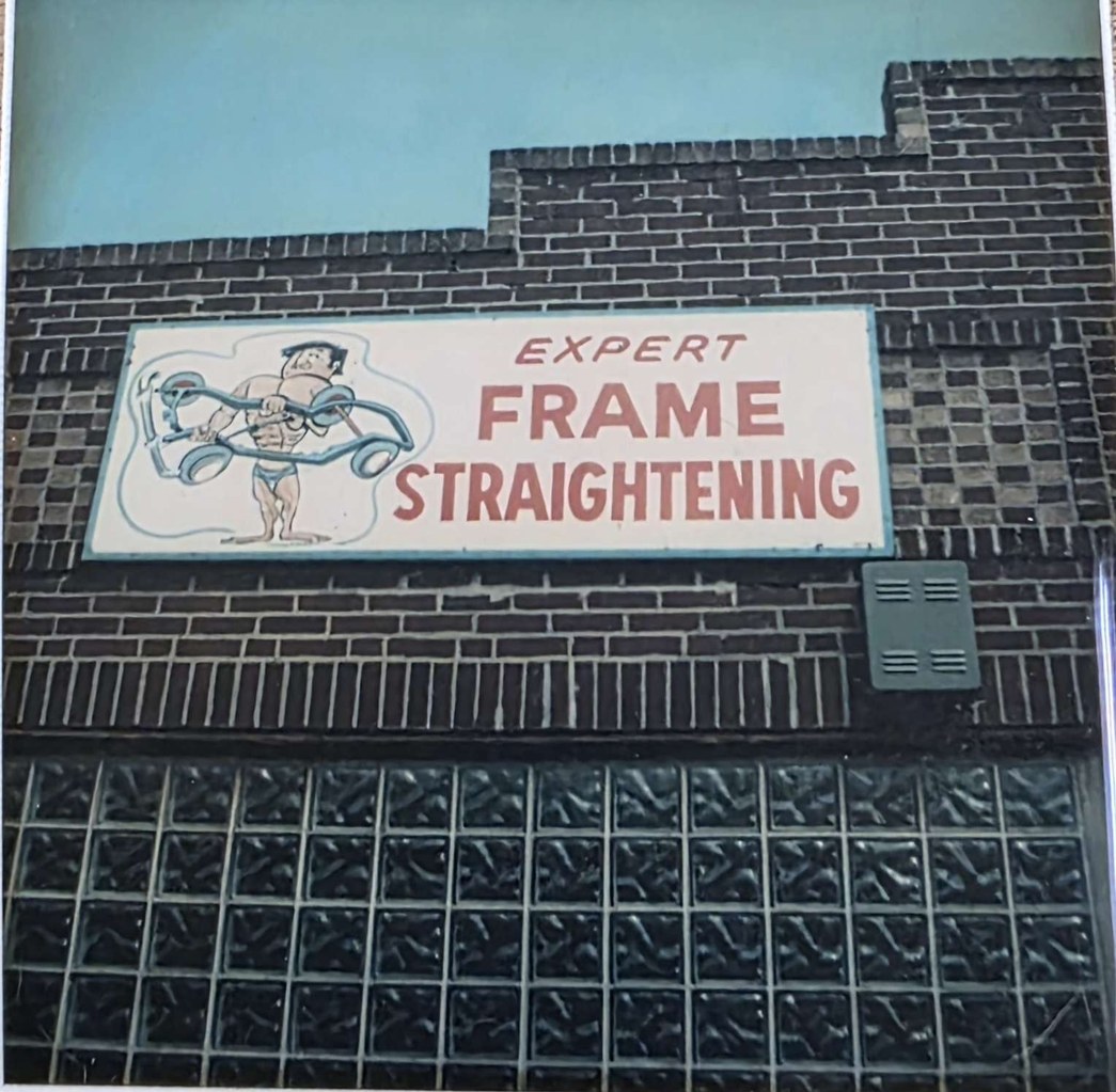 expert frame straightening sign