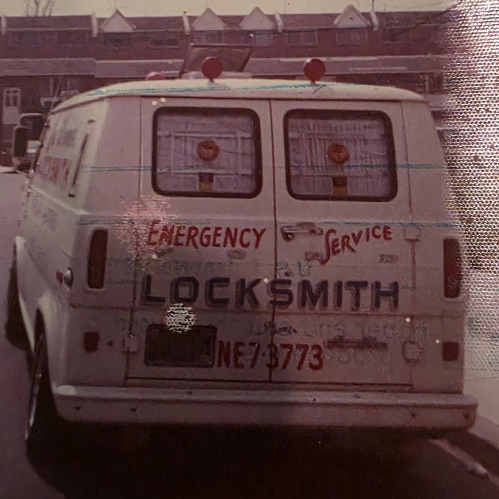 locksmith service vehicle