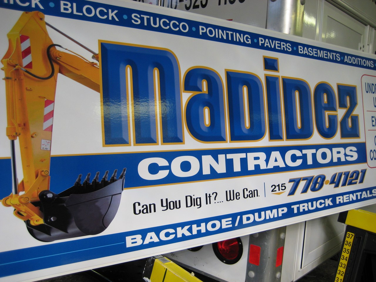 Madidez Contractors Sign
