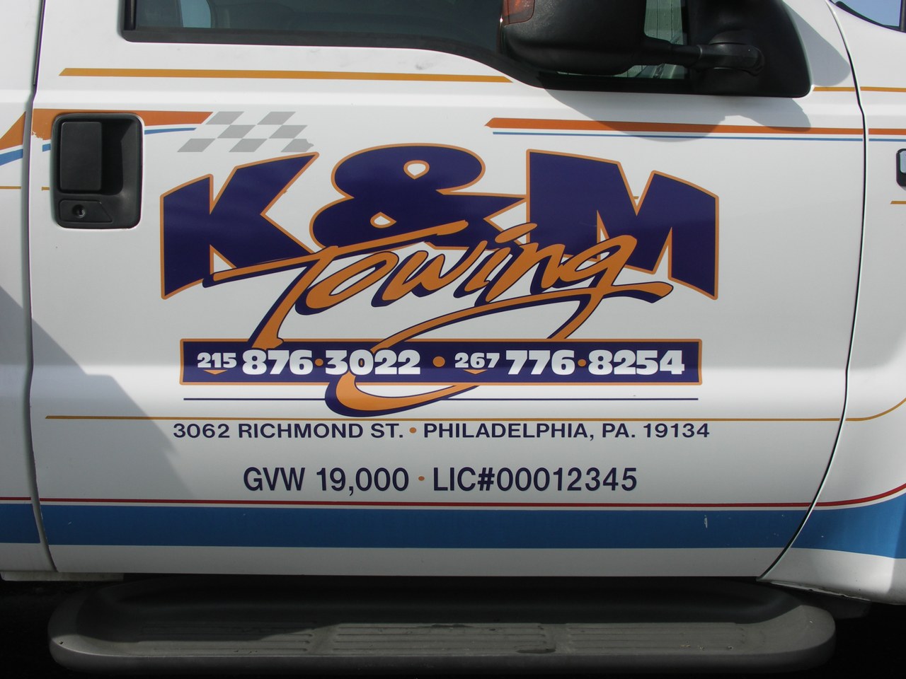 km towing truck door